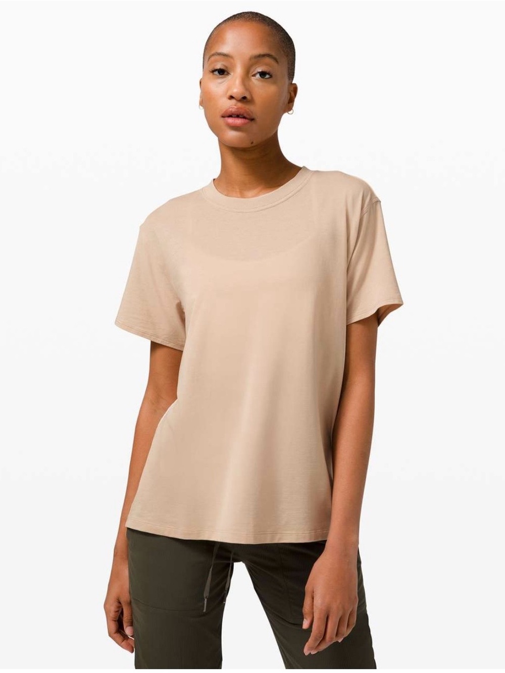 Nili Lotan Short-Sleeve Crewneck Tee in Taupe